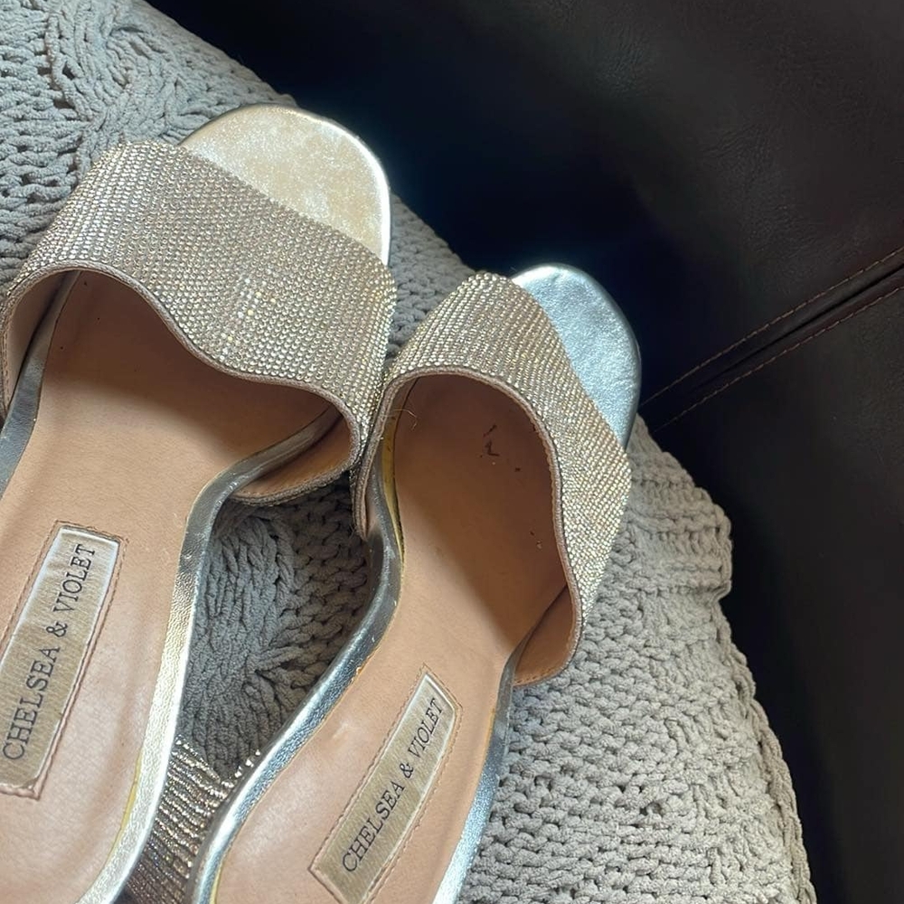 Chelsea & Violet Women's Silver and Gold Sandals